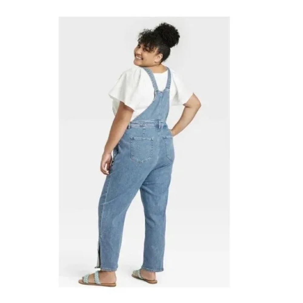 NWT Ava & Viv Women's 26W  Blue Stretch Denim  Medium Wash Raw Hem Bib Overalls